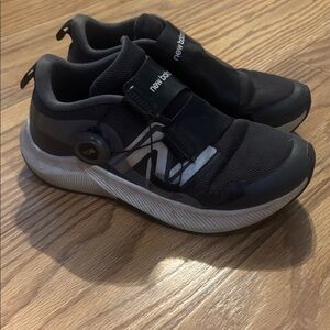 New Balance Black, Grey, White Athletic Sneakers
Boys Size 4
BOA Lacing System